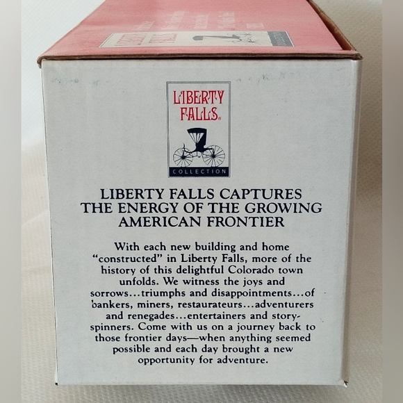 Christmas Village Building Rosie’s Flower Shop and the Oldest Tree - Picture 11 of 12